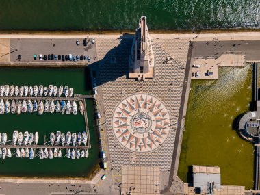Saint Mary Major Katedrali 'nin havadan görünüşü sıklıkla Lizbon Katedrali ya da Portekiz, Lizbon' da bulunan basit bir Roma Katolik katedrali olarak adlandırılır..