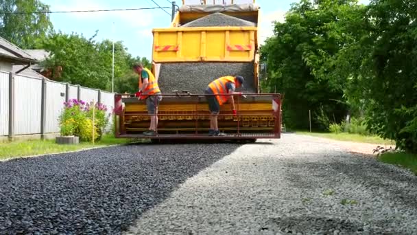 Canteiro Obras Está Colocando Novo Asfalto Estrada Pavimento Trabalhadores Construção — Vídeo de Stock