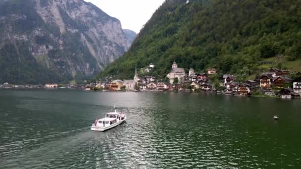 Letecký Dron Pohled Slavnou Horskou Vesnici Hallstatt Rakouských Alpách Salzkammergut — Stock video