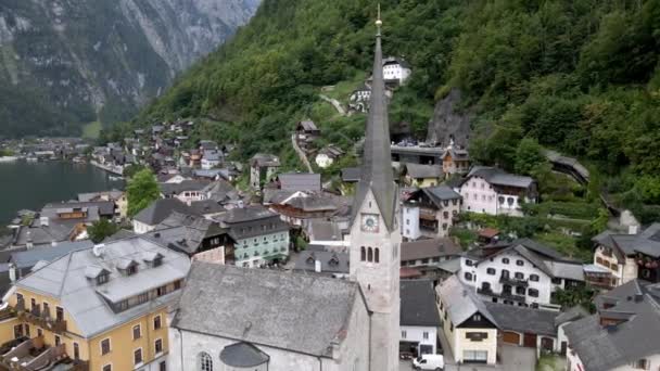 Αεροσκάφος Θέα Του Διάσημου Ορεινού Χωριού Χάλστατ Στις Αυστριακές Άλπεις — Αρχείο Βίντεο