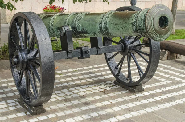 Old Cannon Gun Carriage Exposed Street — стоковое фото