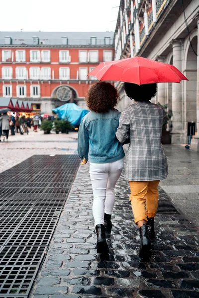 Volver Ver amigos en Rainy Day —  Fotos de Stock