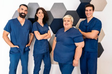 Diş Kliniği Çalışma Ekibi Gülümsüyor