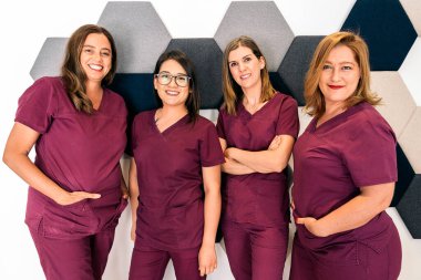 Kadın Diş Kliniği Çalışma Ekibi Portresi