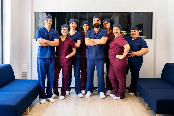 Retrato del equipo de trabajo de la clínica dental — Foto de Stock