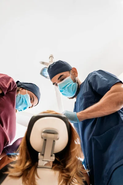 Clínica dental Trabajadores Vista inferior — Foto de Stock