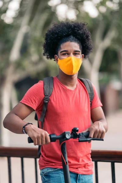 Afro Boy Wearing Face Mask — Stok Foto
