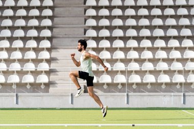 Sporcu Atletizm Pistinde Çalışıyor
