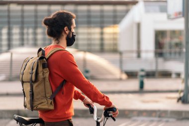 adam binicilik bisiklet şehir