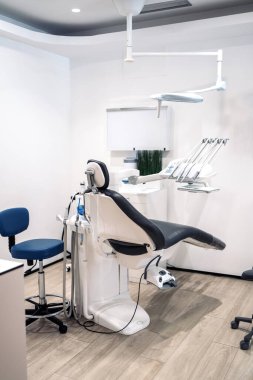 Portre İçinde Modern Diş Kliniği