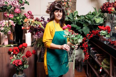 Güzel Çiçekçi İşçi Portresi