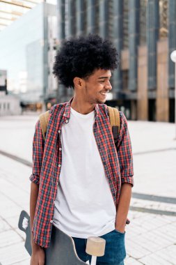 Genç Neşeli Afro Çocuk Portresi