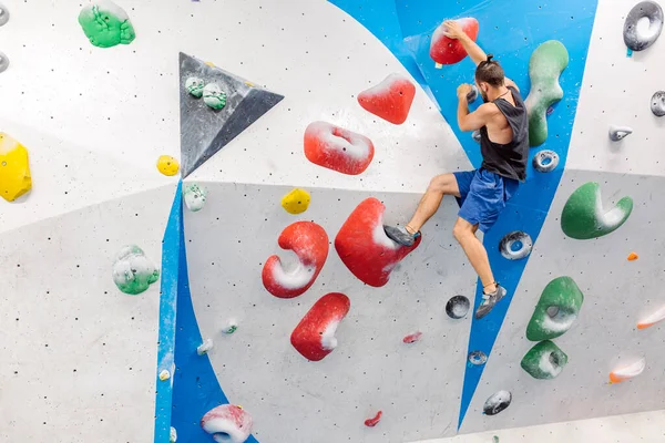 Rock climber woman looking at smartphone. — стоковое фото