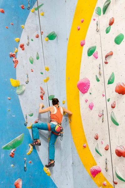 Young Woman rock climbing indoors. — Stock Photo, Image