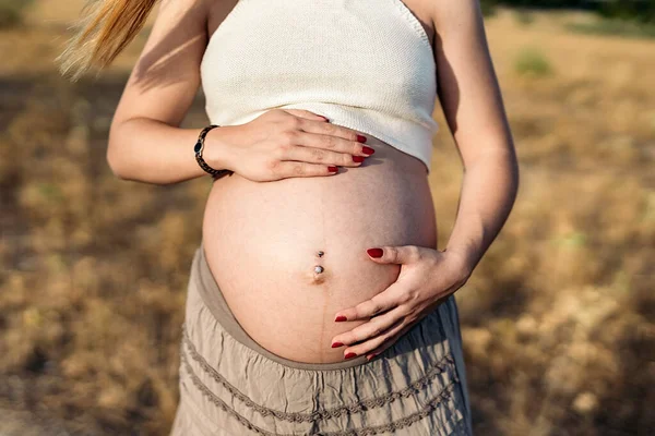 Faceless Pregnant Young Woman Portrait — Foto de Stock
