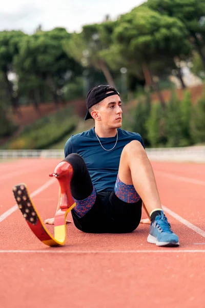 Disabled Young Man Athlete Resting — Foto de Stock