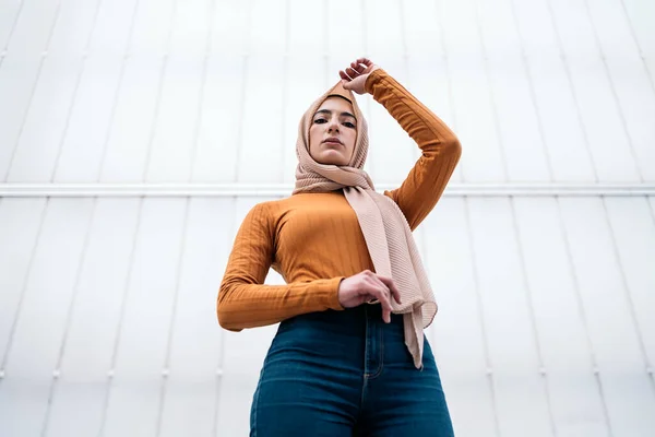 Beautiful Young Muslim Woman Wearing Hijab Standing White Background Looking — Fotografia de Stock