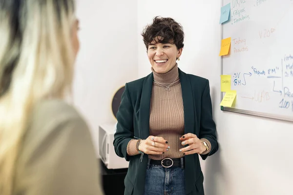 Happy Business Woman Talking Her Coworker Work Reunion —  Fotos de Stock