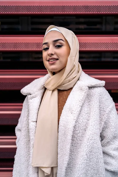 Smiley Muslim Woman Wearing Head Scarf Posing Looking Camera Street — Fotografia de Stock