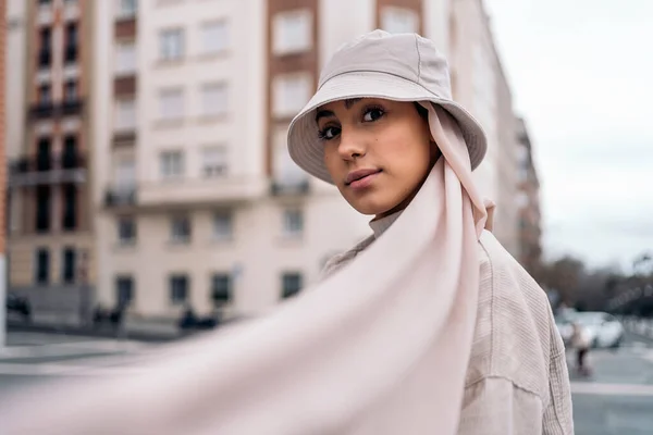 Beautiful Muslim Woman Wearing Head Scarf Posing Looking Camera Street — стоковое фото