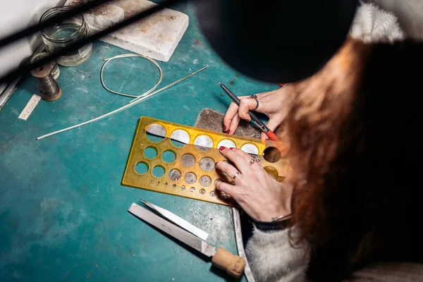 Stock Photo Faceless Woman Working Jewelry Workshop — Foto de Stock