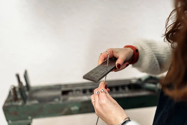 Unrecognized Craftswoman Working Using Special Machine Jewelry Workshop — Foto de Stock