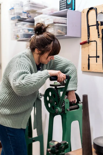 Concentrated Craftswoman Working Using Special Machine Jewelry Workshop — Fotografia de Stock