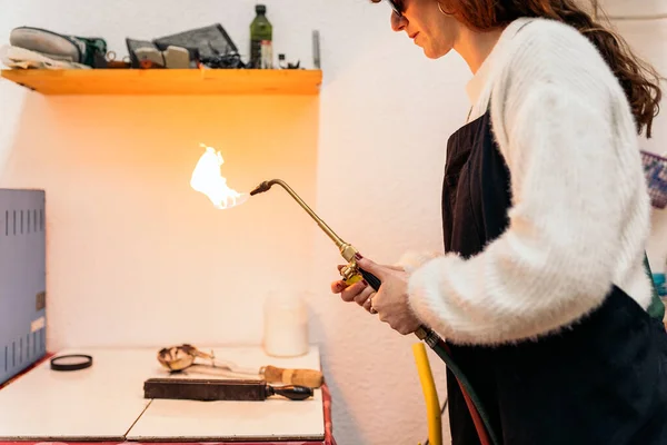 Stock Photo Concentrated Woman Using Blowtorch Jewelry Workshop — Foto de Stock