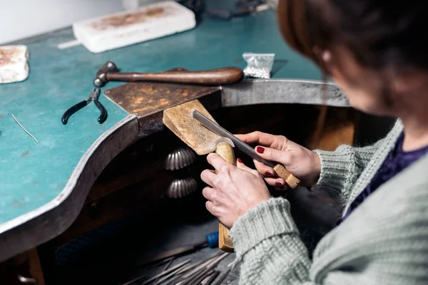 Unrecognized Craftswoman Working Jewelry Workshop — стоковое фото