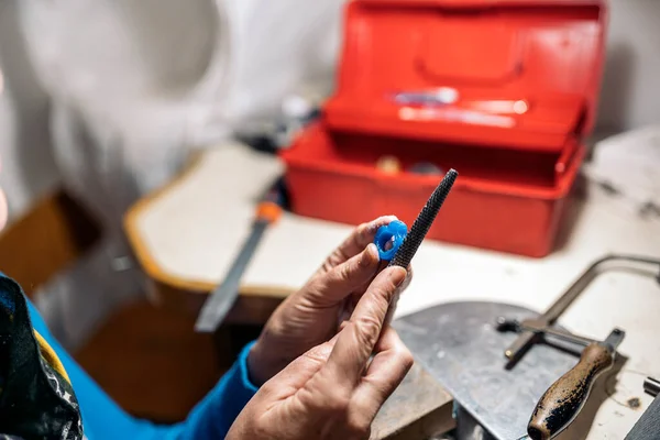Unrecognized Woman Using Tools Jewelry Workshop — ストック写真