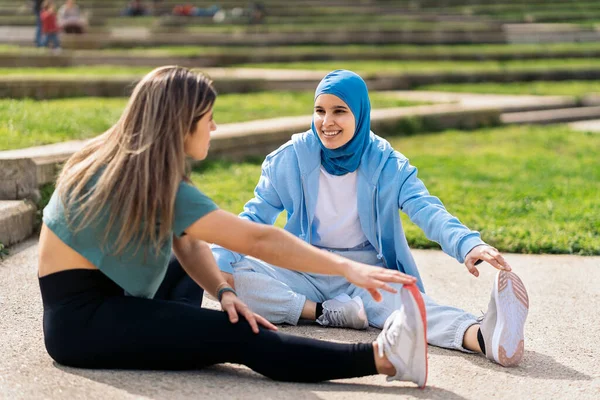 Muslim Girl Hijab Stretching Her Friend Park Workout — ストック写真