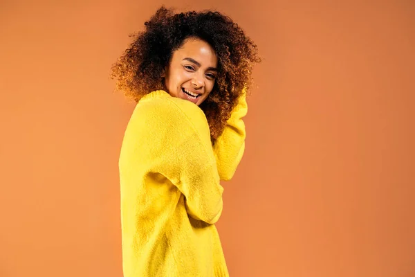 Cheerful Young Black Woman Smiling Looking Camera Studio Shot Brown — Photo