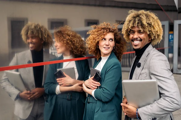 Cool Afro Man Wearing Formal Clothes Posing His Female Colleague — Foto de Stock