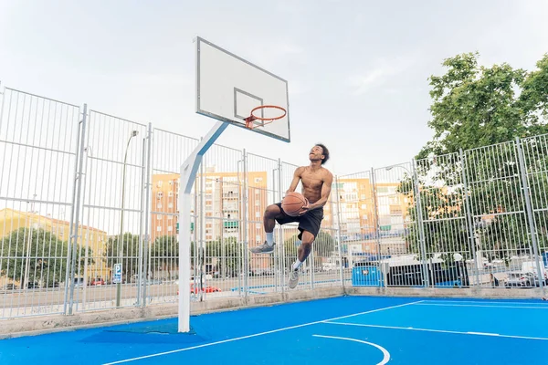Garçon Africain Non Reconnu Portant Des Vêtements Sport Jouant Basket — Photo