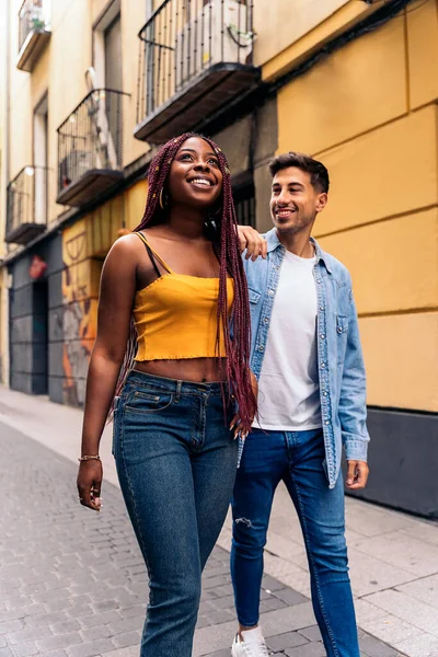 Cute Young Couple Wearing Casual Clothes Having Fun Streets Madrid — Stock Photo, Image