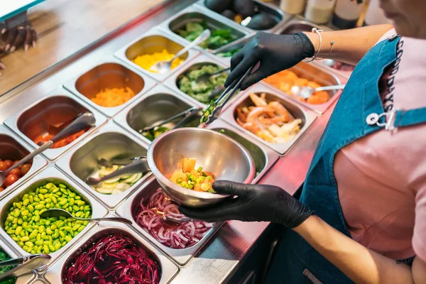 Unrecognized Restaurant Worker Protective Gloves Adding Ingredients Poke Bowl — Stock Photo, Image