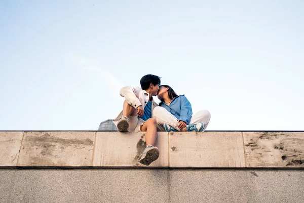 Cool Young Asian Couple Sitting City Madrid Kissing — Stock Photo, Image