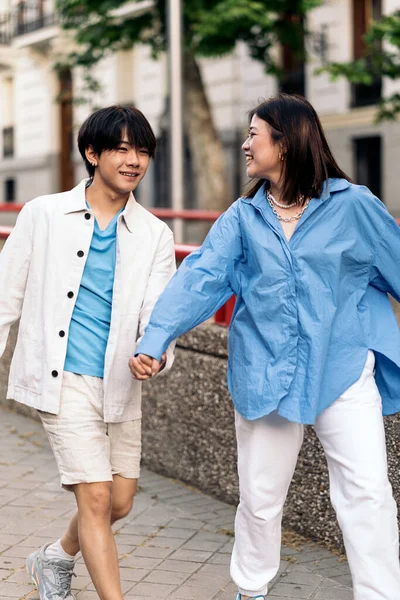 Happy Asian Couple Walking City Holding Hands Sunny Day — Stock Photo, Image