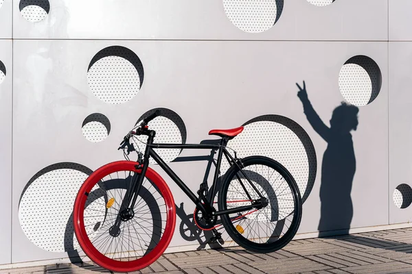 Modern Red Bicycle Parked Street White Wall Cool Design — Stock Photo, Image