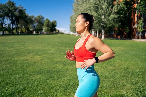 Strong Asian Woman Sports Clothes Working Out Park Sunny Day — Stock Photo, Image
