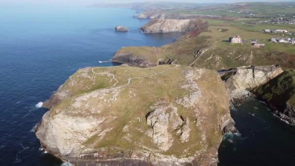 Vuelo Sobre Tintagel Con Leyendas Arturo Merlín Espada Piedra Cornwall — Vídeo de stock