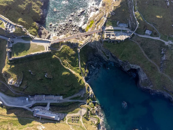 RIBA yarışmasının bir parçası olan Tintagel Köprüsü İngiltere Cornwall 