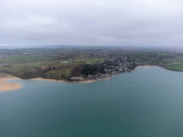Padstow Cornwall 'ın karşısındaki kaya İngiltere' nin insansız hava aracı 