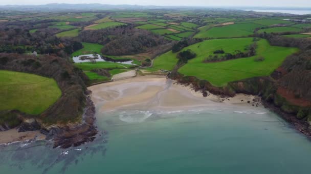 Porthluney Stranden Nära Caerhays Cornwall England Antenn Drönare — Stockvideo