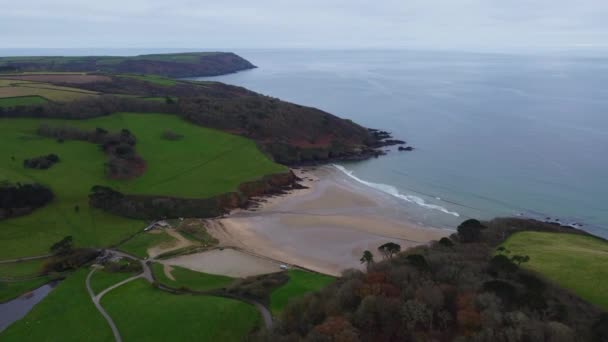 Porthluney Strand Bij Caerhays Cornwall Engeland Lucht Drone — Stockvideo