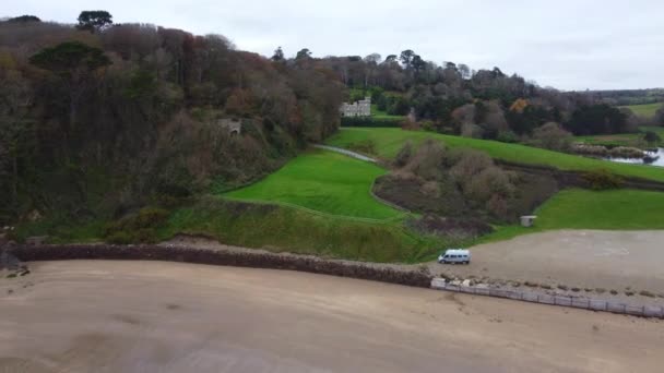 Porthluney Stranden Nära Caerhays Cornwall England Antenn Drönare — Stockvideo