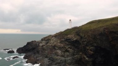 Trevose baş deniz feneri, Cornwall, İngiltere, yavaş çekim video, silindir kule  