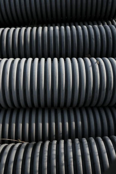 Hullámosított Szürke Műanyag Csővezetékek Egymásra Rakva — Stock Fotó