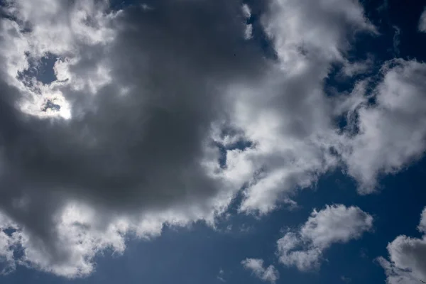 Błękitne Niebo Chmury Ciemne Humorzaste — Zdjęcie stockowe