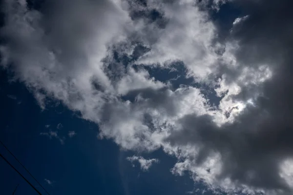 Błękitne Niebo Chmury Ciemne Humorzaste — Zdjęcie stockowe